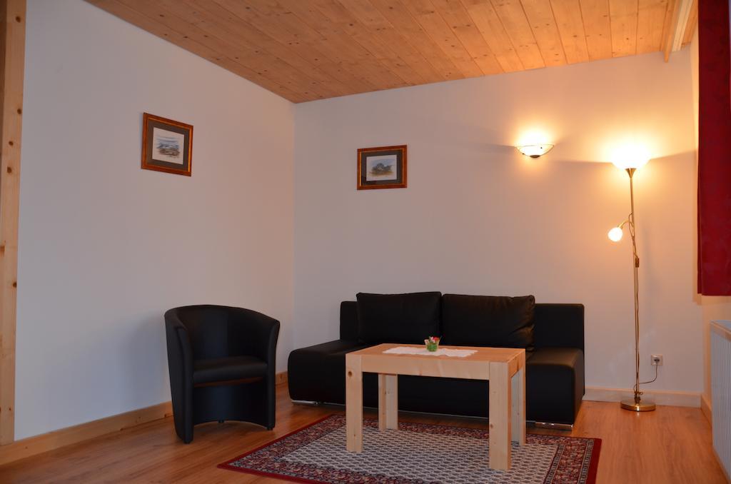 Pension Zum Schreiner Hermagor-Pressegger See Ruang foto